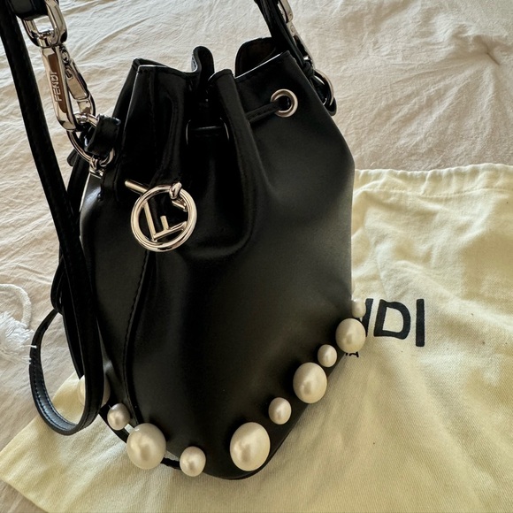 Fendi Mini Mon Tresor Pearl black bucket bag - Picture 12 of 15